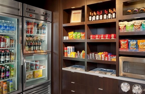 Home Park Hotel | Stay in Style at the Atlanta Hotel! 2 Modern Units, Seasonal Pool, Pet-friendly!