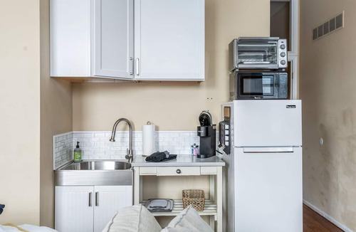 St. Charles Apartment | Stay on Main Historic Studio