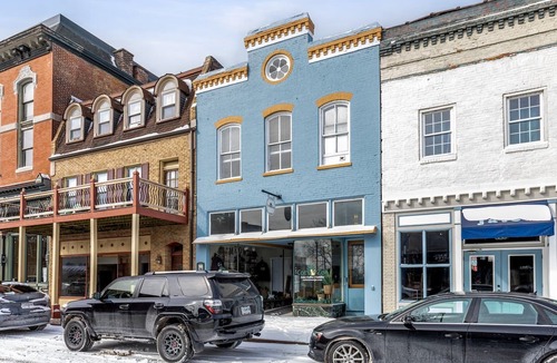 St. Charles Apartment | Stay on Main Historic Studio