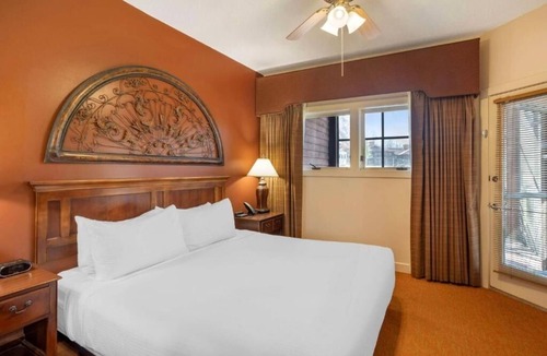 Pittman Center Hotel | Stay Steps from Nature in a Balcony Suite by Park Trails