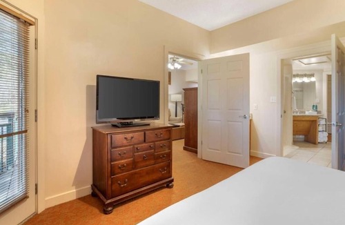 Pittman Center Hotel | Stay Steps from Nature in a Balcony Suite by Park Trails
