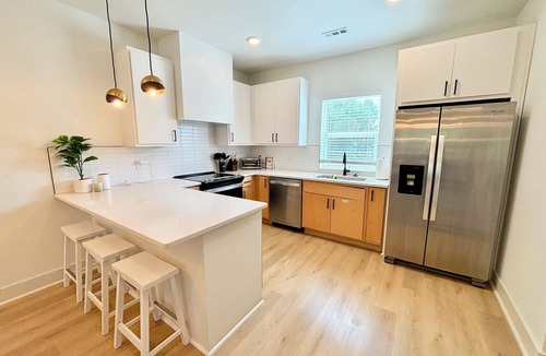 Donelson House | Stay steps from the Airport & Broadway in this spacious 3-bed, 3.5-bath townhome that sleeps up to 10. Enjoy a private garage game room, fast Wi-Fi and free parking in a safe Nashville neighborhood. 3 queen bedrooms on separate levels for privacy
