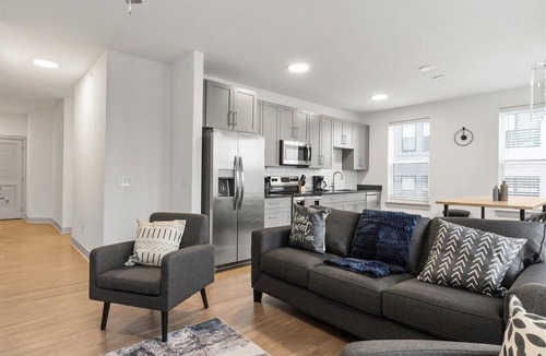 East Walnut HIlls Apartment | Stay Where It’s Happening! Chic Cincy Condo