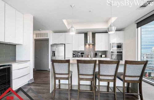 Second Ward Condo | StaysByWalker 2BR Lux Uptown | 1G WIFI/King Beds