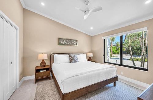 Lauderdale Beach House | Steps from Beach Heated Pool Sunrise Key RESlDENCES