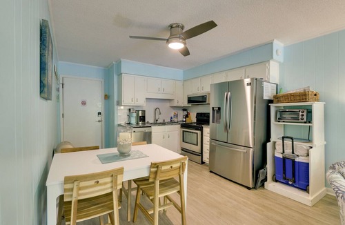 North Forest Beach Condo | Steps to Beach, Coligny Plaza: Hilton Head Condo!