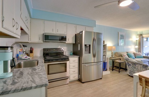 North Forest Beach Condo | Steps to Beach, Coligny Plaza: Hilton Head Condo!