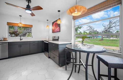Englewood House | Steps to Beach | Pool + Hot Tub | 2025 Remodeled!