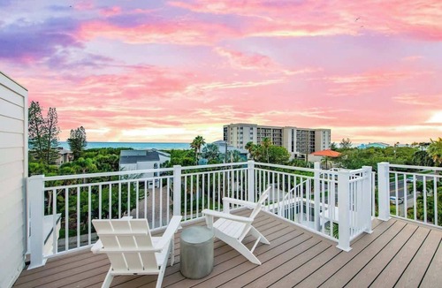 Siesta Key House | Steps to Beach - Resort Pool/Slide/Spa/Gulf Views