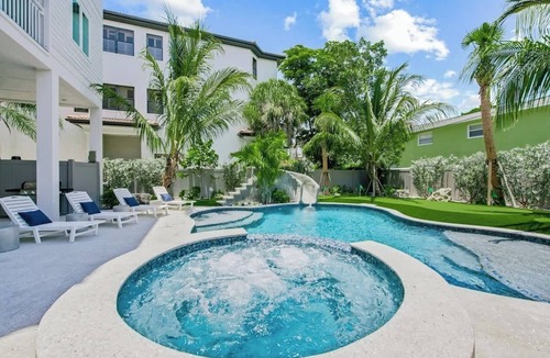 Siesta Key House | Steps to Beach - Resort Pool/Slide/Spa/Gulf Views
