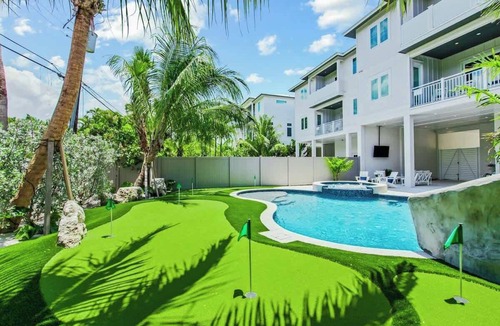 Siesta Key House | Steps to Beach - Resort Pool/Slide/Spa/Gulf Views