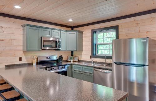 Murray House | Steps to Lake! Pet-Friendly Murray Retreat w/Deck