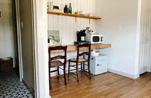 Downtown Apartment | Steps to VT Campus & Cassell Cozy Blacksburg Studio