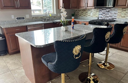 Sterling Heights Villa | Sterling Heights Retreat !