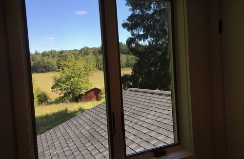 Empire House | Stonegable: Perfect couples retreat;quiet, private, modern, close to everything!