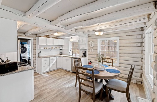 Cobham Cabin | Stonemont Farm Cabin with Hot Tub- in Keswick by Vineyards!