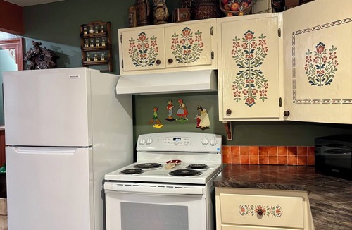 Hattiesburg Cottage | Storybook Cottage Near Downtown Hattiesburg-Family Friendly