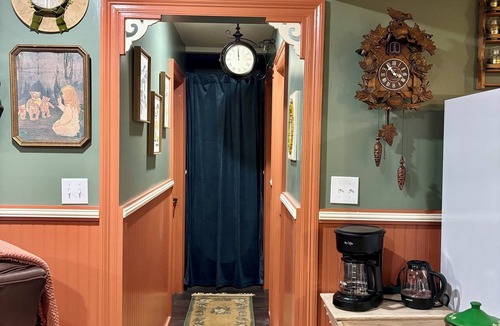 Hattiesburg Cottage | Storybook Cottage Near Downtown Hattiesburg-Family Friendly