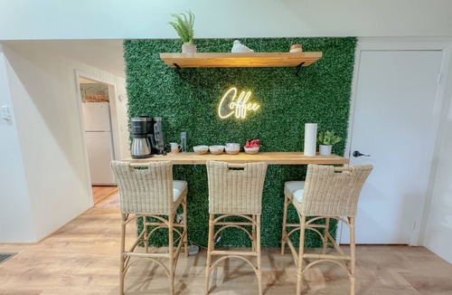 Wheeler House | Storybook Cottage on the Pond! Sleeps 8!