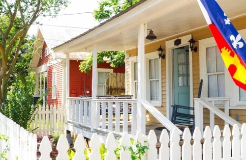 Freetown - Port Rico House | Studio | 30+ Day Rental near UL & Hospitals