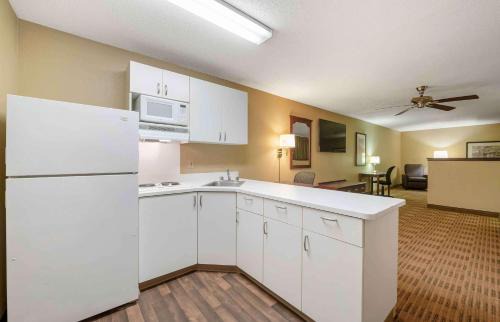Germantown Hotel | Studio 6 Corporate Extended Stay Washington, D C Germantown MD
