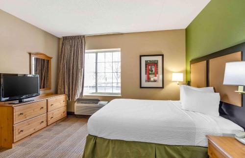 Vernon Hills Hotel | Studio 6 Extended Stay Chicago Vernon Hills Lincolnshire IL