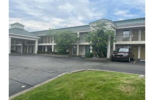 Highland Park Hotel | Studio 6 Suites Louisville KY Airport/Expo Center