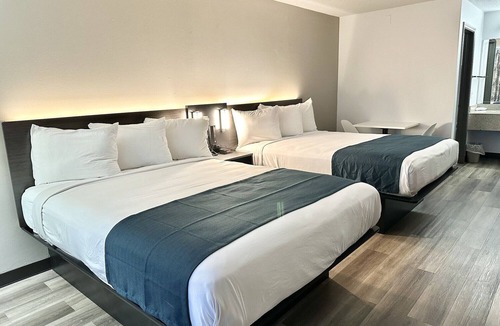 Highland Park Hotel | Studio 6 Suites Louisville, KY – Airport/Expo Center
