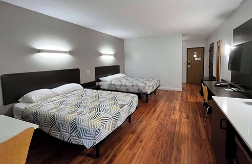 Springfield Hotel | Studio 6 Suites Springfield, OH