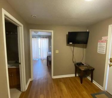 Lake Ozark House | Studio D Sleep 6- Bachelor/Bachelorette Parties!
