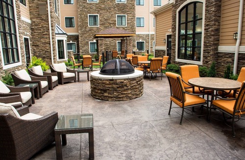Lexington Apartment | Studio Near U of Kentucky. Free Breakfast. Pool. Gym.