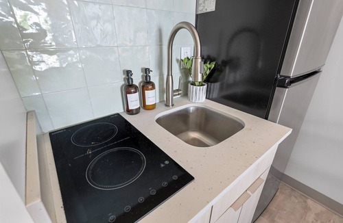 Northside Apartment | Studio | Near Walnut Bridge & Discovery Museum
