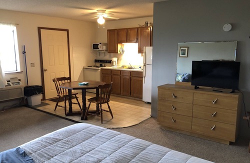 Mountain Home Condo | Studio room with big view of Bull Shoals Lake-Unit #5