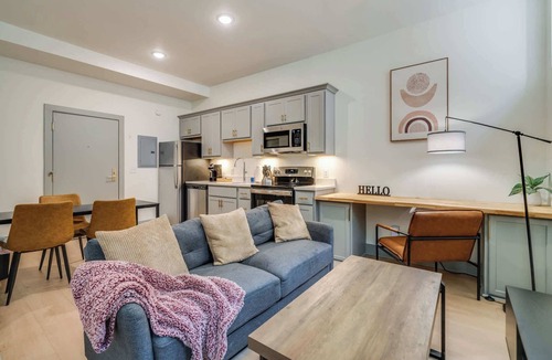 Downtown Louisville Apartment | Studio unit in the heart of Lou's medical complex!
