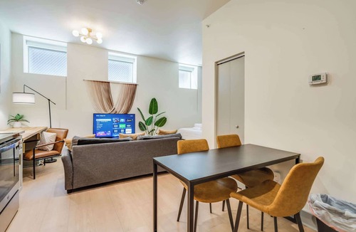 Downtown Louisville Apartment | Studio unit in the heart of Lou's medical complex!