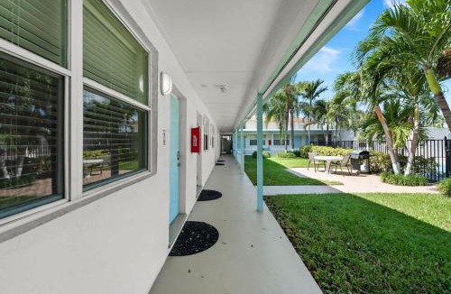 Lake Worth Apartment | Studio With Pool in Lake Worth Near Beach
