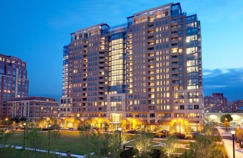 Aurora Highlands Apartment | Stunning 2BR | Laundry | Full Kitchen | Crystal City
