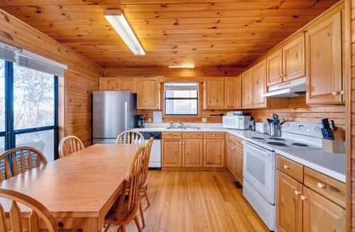 Celina Cabin | Stunning 4 Bedroom Chalet .5 Miles from Dale Hollow Lake