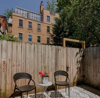 Mount Auburn House | Stunning 4BR Townhome Rooftop City Views