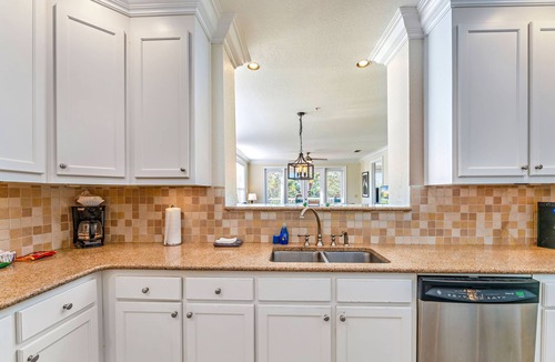 Carrabelle Condo | STUNNING CONDO MINUTES FROM BEAUTIFUL BEACHES WITH POOLS