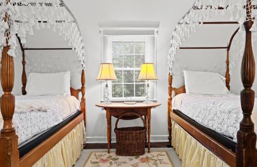 Prospect Apartment | Stunning Cottage in Famous KY Garden -Sleeps 2