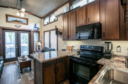 Monteagle Cottage | Stunning Cottage Nestled Amidst Trees with Fire Pit in Monteagle, Tennessee