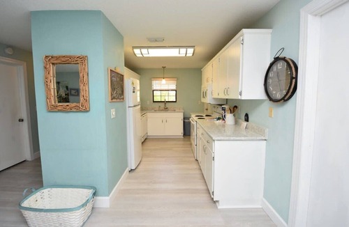 Palm Harbor House | Stunning Fenced Home | Pool (Heated Opt) & Hot Tub