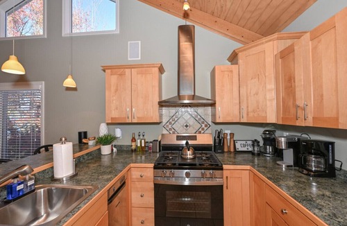 Ashtabula House | Stunning Geneva/Ashtabula Lakefront views