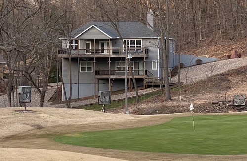 Maysville House | Stunning Highlands Golf Course Home Overlooking 3rd Green Minutes from OZ Trails