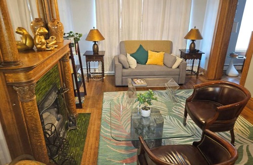 La Porte Apartment | Stunning Large 6 Room Rental 1000sq ft.