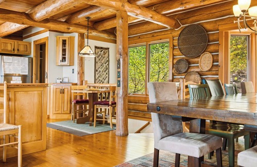 Lake Leelanau House | Stunning log home near Leland. Hot tub. A/C.