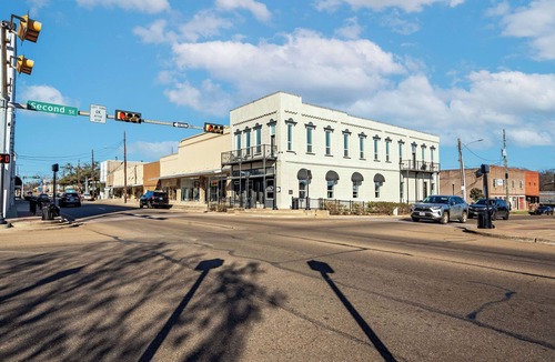 Mount Pleasant Apartment | Stunning Luxury Industrial Vintage 1 Bedroom Apartment