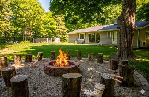 Berrien Springs Apartment | Stunning Ranch in the woods!