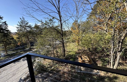 Lancaster House | Stunning Tube Vacation Rental with Fire Pit in Danville, Kentucky